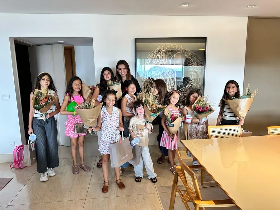 Turma da Mesas da H. ao final de uma aula
