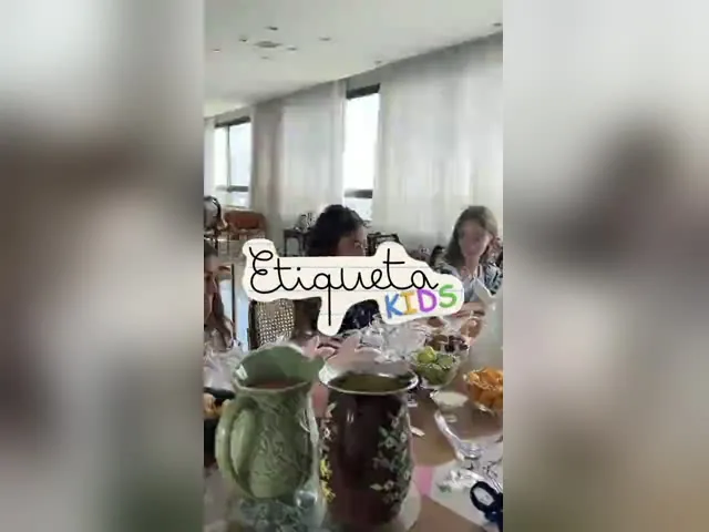 Vídeo de um encontro do Etiqueta Kids